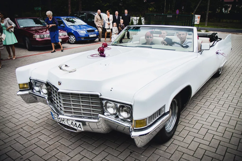 Zdjęcia weselne Łódź uchwyć niesamowitą zabawę podczas niezapomnianego wesela na wyjątkowych zdjęciach. Koszt fotografii ślubnej w Łodzi