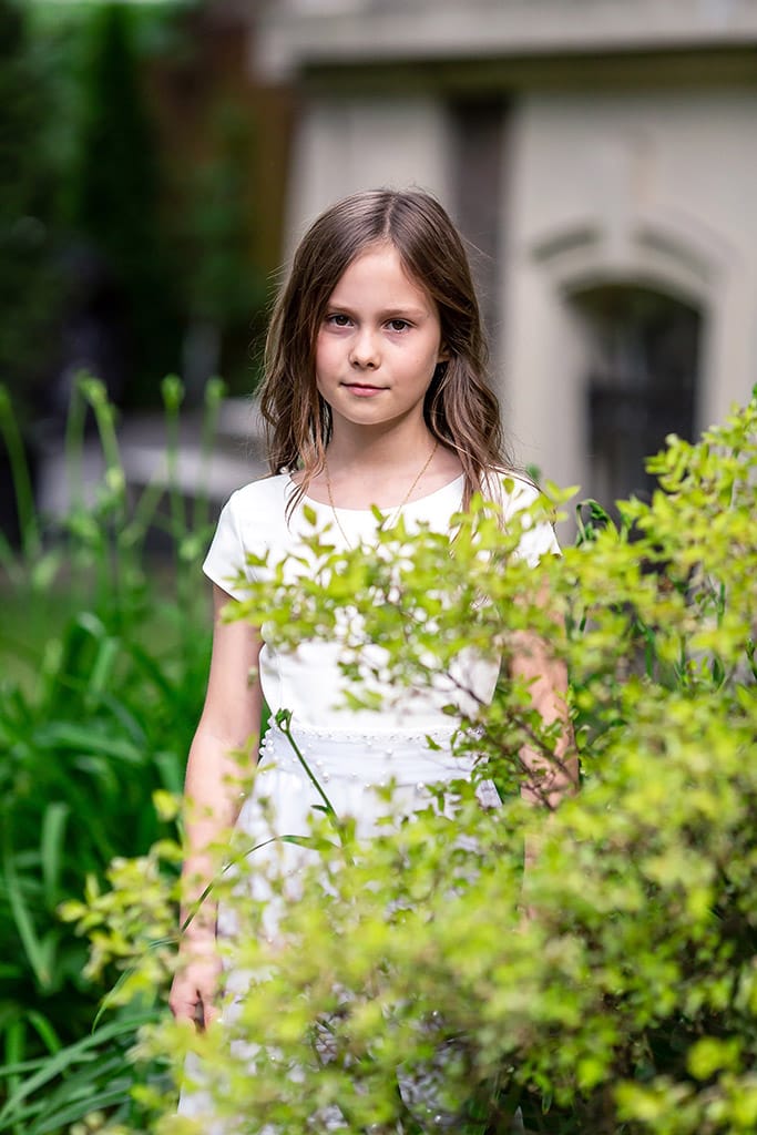 zdjęcia plenerowe dziecka z komunii świętej w łodzi łódzkie