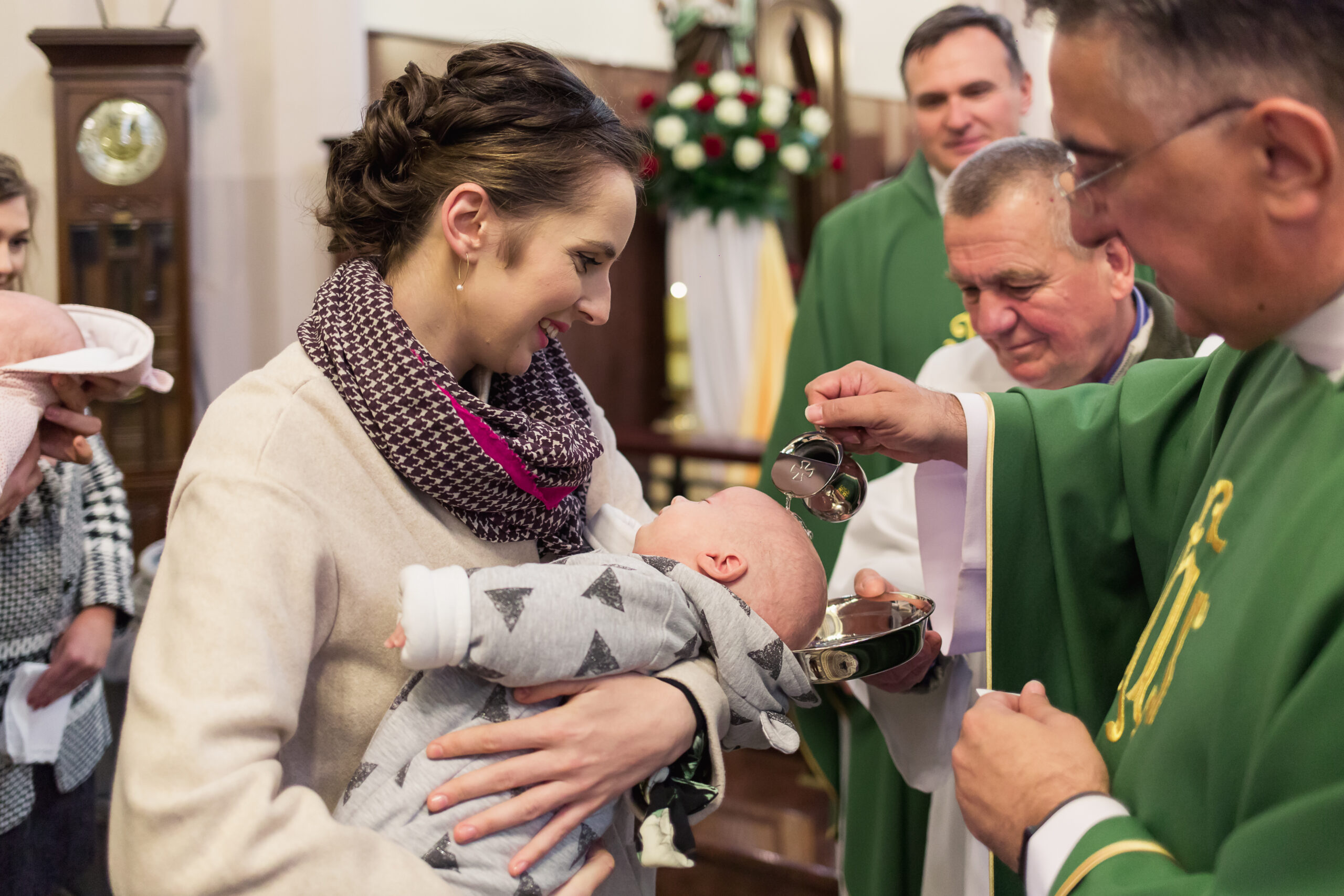 Łódź ceremonia chrztu świętego w kosciele