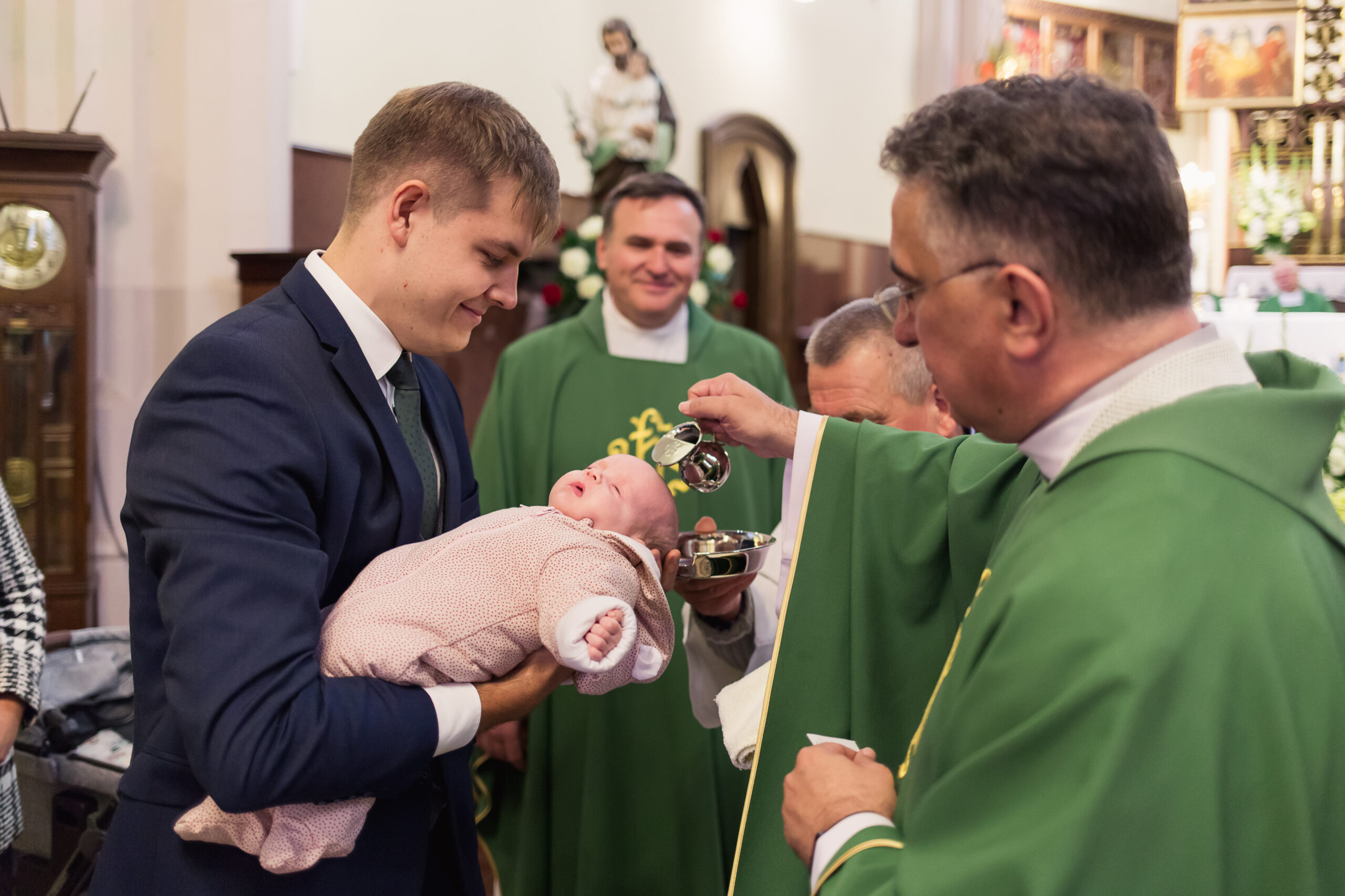 Łódź ceremonia chrztu w kosciele Fotograf na chrzest Łódź