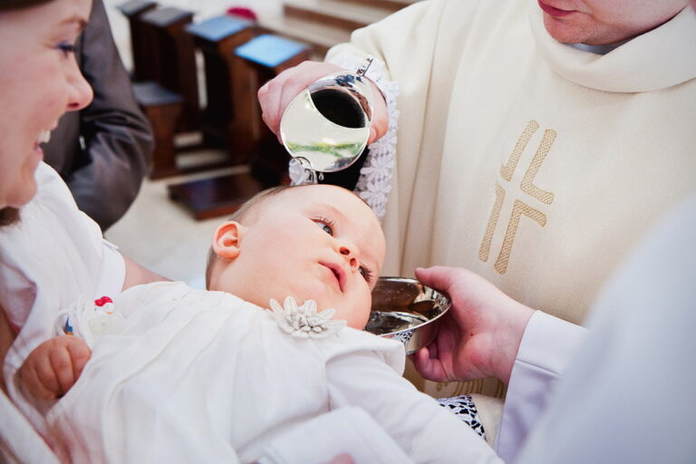 Ceremonia chrztu w kościele Fotograf Łódź Oferta