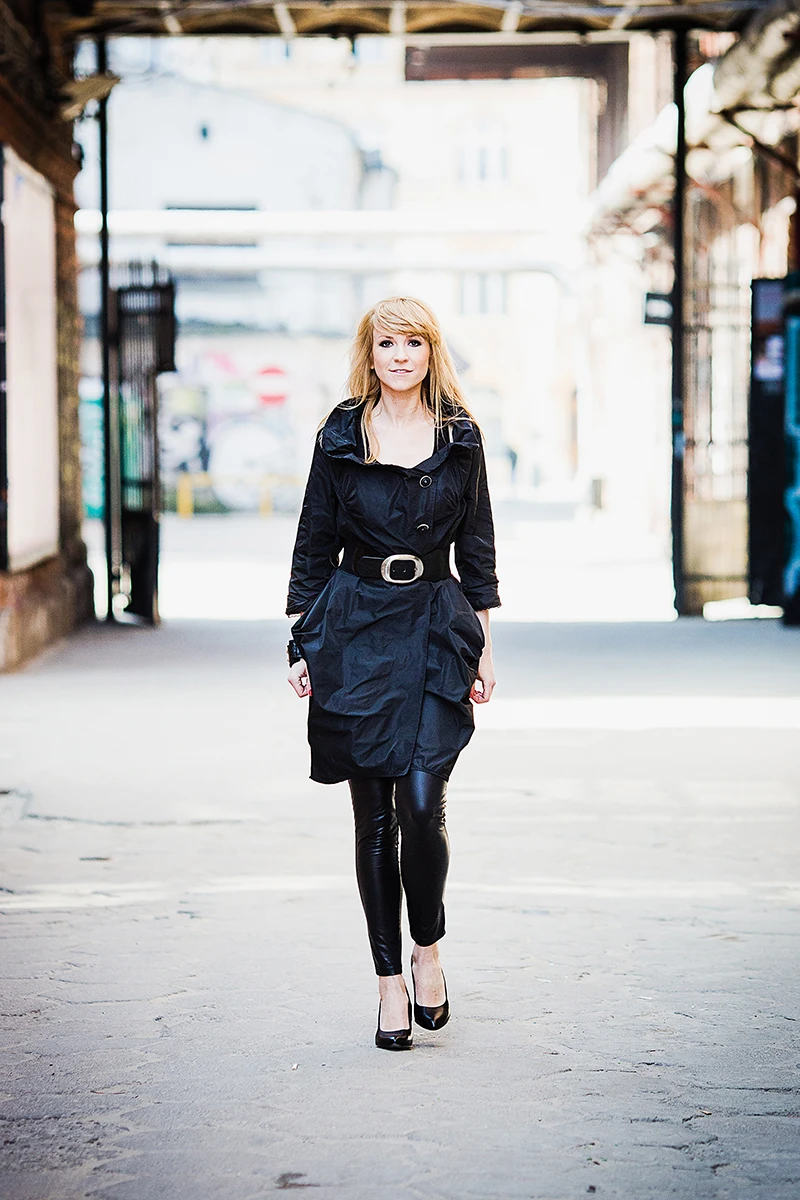 Fotograf Mody Łódź specjalizujący się w sesjach komercyjnych. Tworzę kreatywne lookbooki i kampanie w loftowym klimacie OFF Piotrkowska.