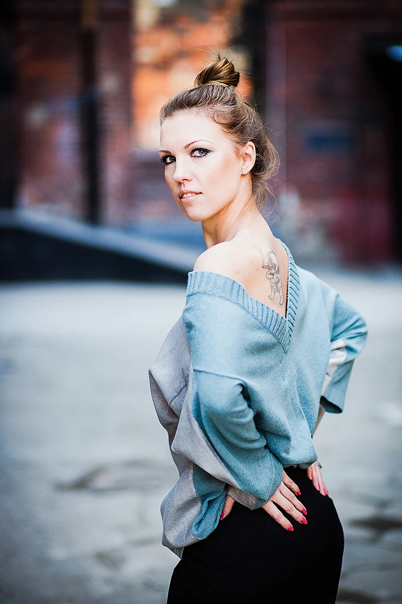 Sesja lookbook OFF Piotrkowska – portret modowy w loftowym świetle.