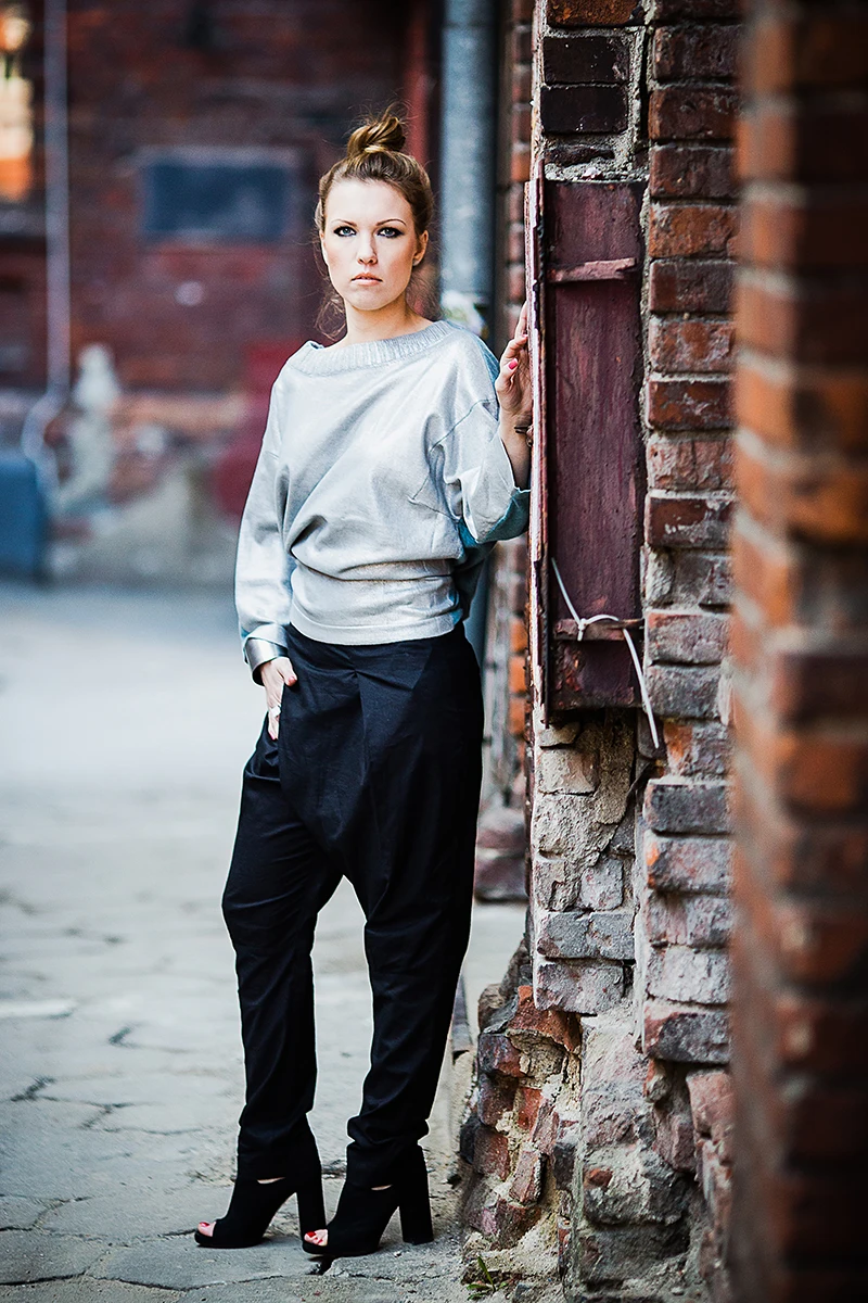 Fotograf Mody Łódź specjalizujący się w sesjach komercyjnych. Tworzę kreatywne lookbooki i kampanie w loftowym klimacie OFF Piotrkowska.