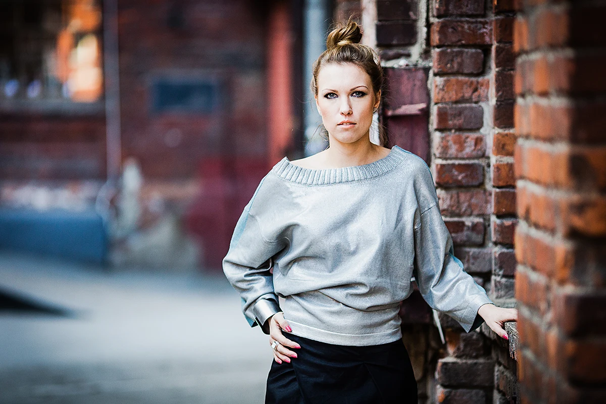 Sesja lookbook OFF Piotrkowska – portret modowy w loftowym świetle.