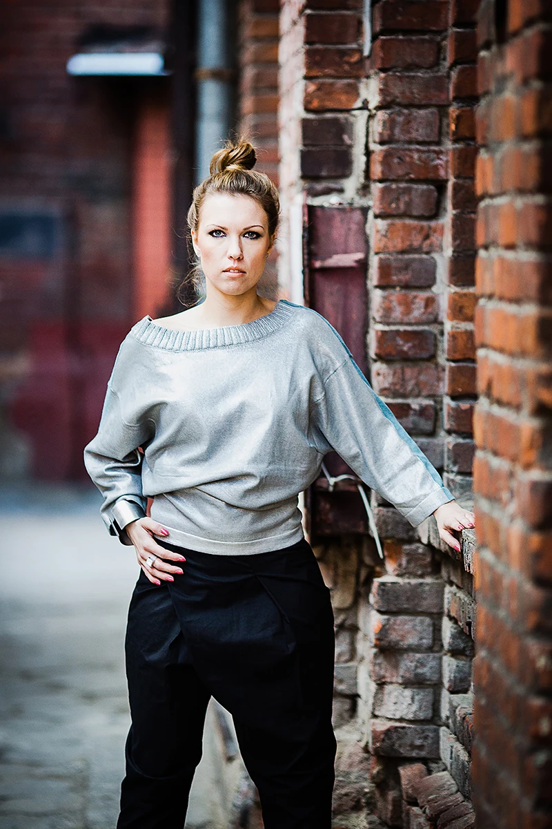 Sesja lookbook OFF Piotrkowska – portret modowy w loftowym świetle.