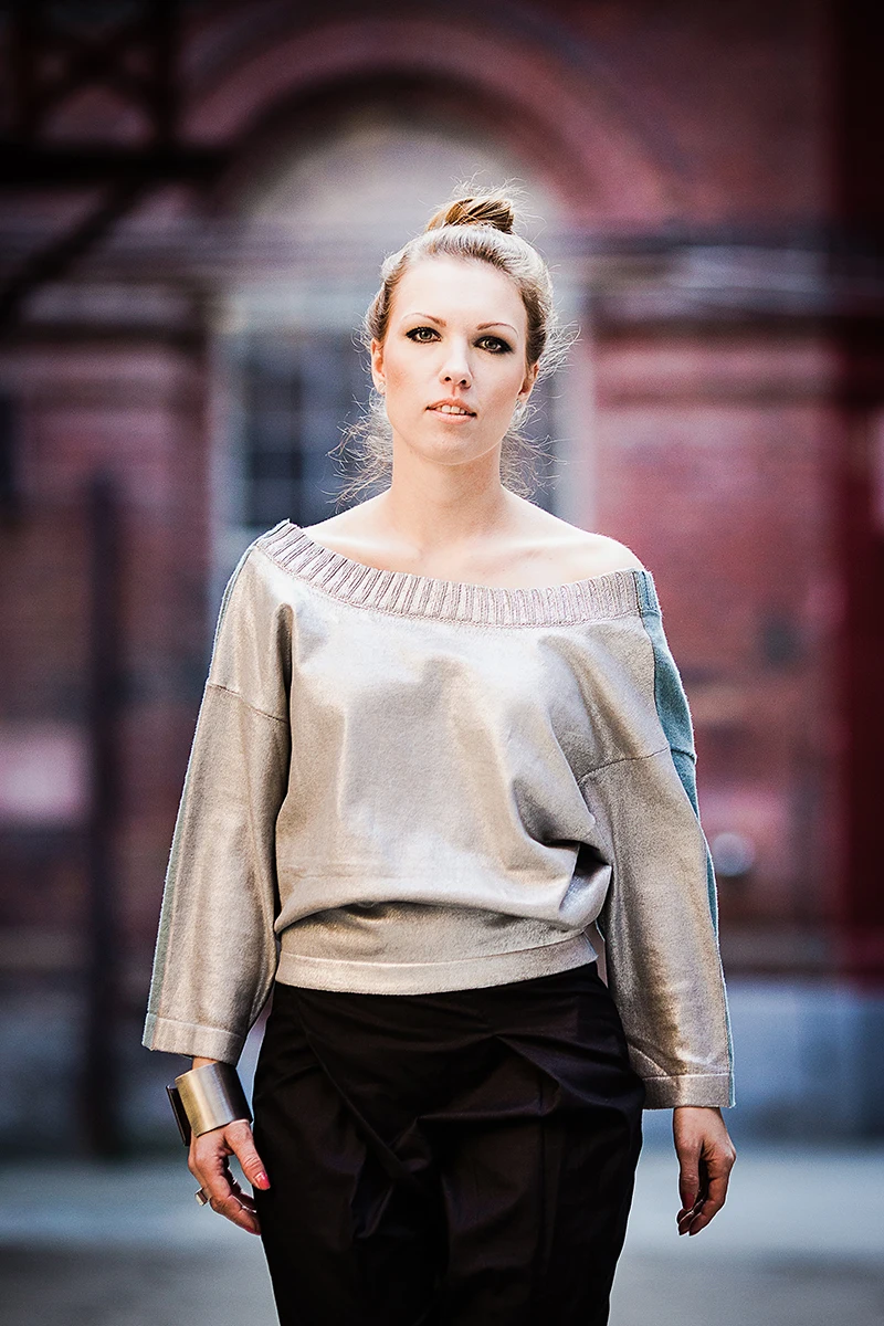 Sesja lookbook OFF Piotrkowska – portret modowy w loftowym świetle.