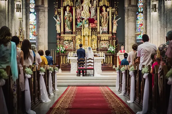 zdjęcia w łódzkiej katedrze zrobione przez fotografa