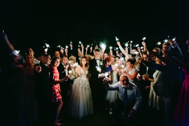 Zimne ognie na weselu Fotografia ślubna Łódź i województwie łódzkim uchwycona przez bardzo dobrego fotografa