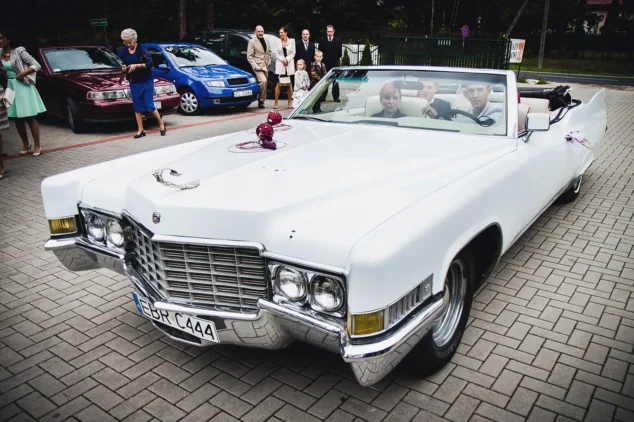 Zdjęcia weselne Łódź uchwyć niesamowitą zabawę podczas niezapomnianego wesela na wyjątkowych zdjęciach. Koszt fotografii ślubnej w Łodzi